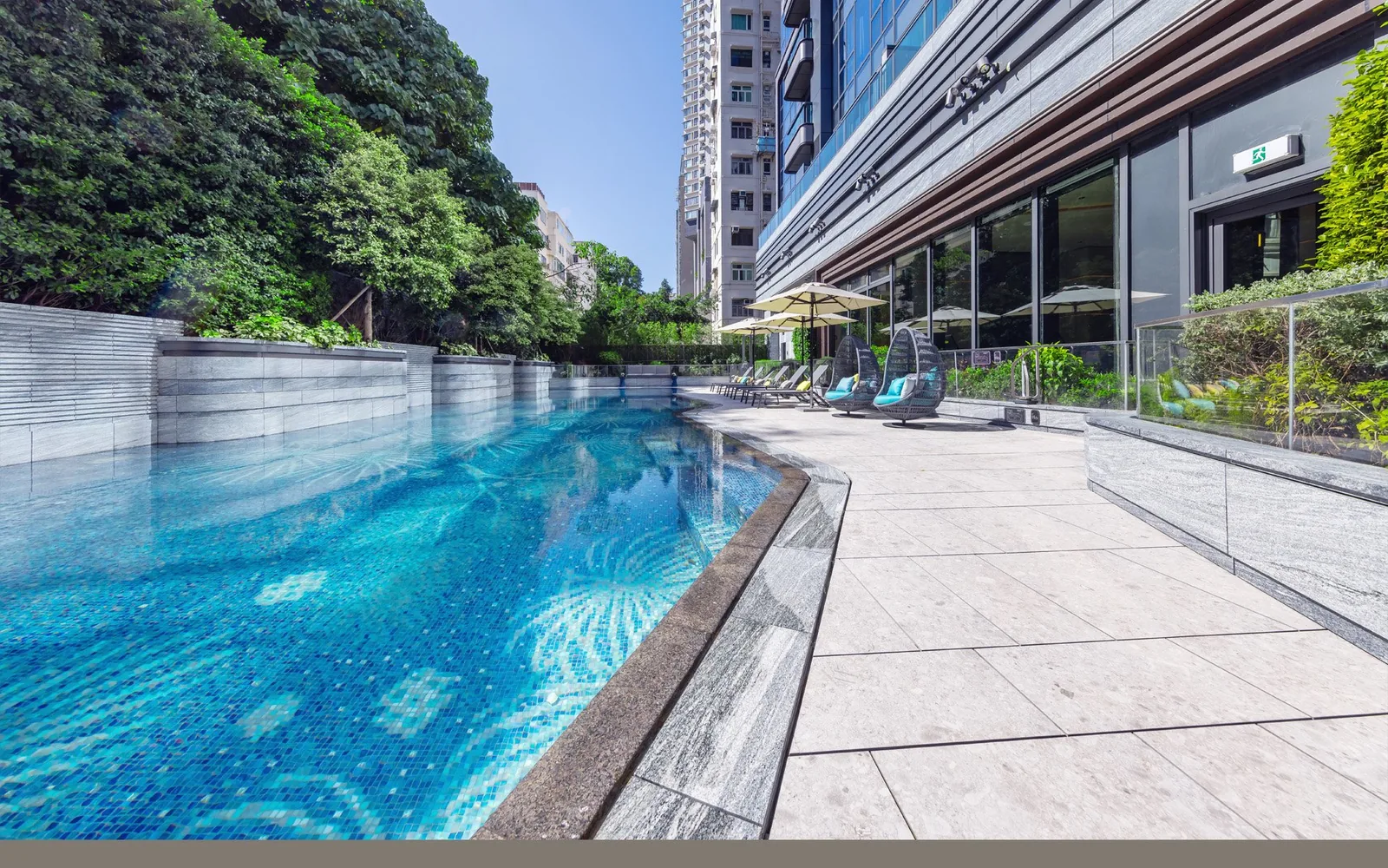 233 Prince Edward Road West 太子道西233號 園林泳池日景